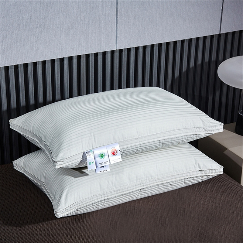 Duck Down Kolme kerrosta täytetyyny Sateen Stripe Tyyny