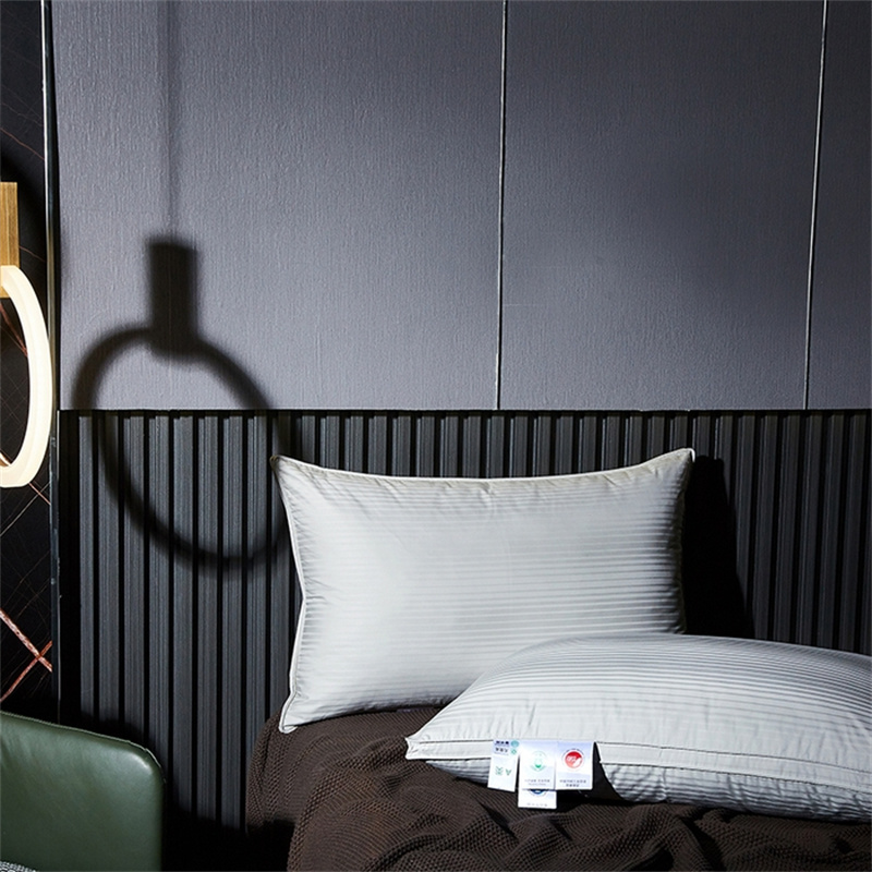 Duck Down Kolme kerrosta täytetyyny Sateen Stripe Tyyny Duck Down Kolme kerrosta täytetyyny Sateen Stripe Tyyny