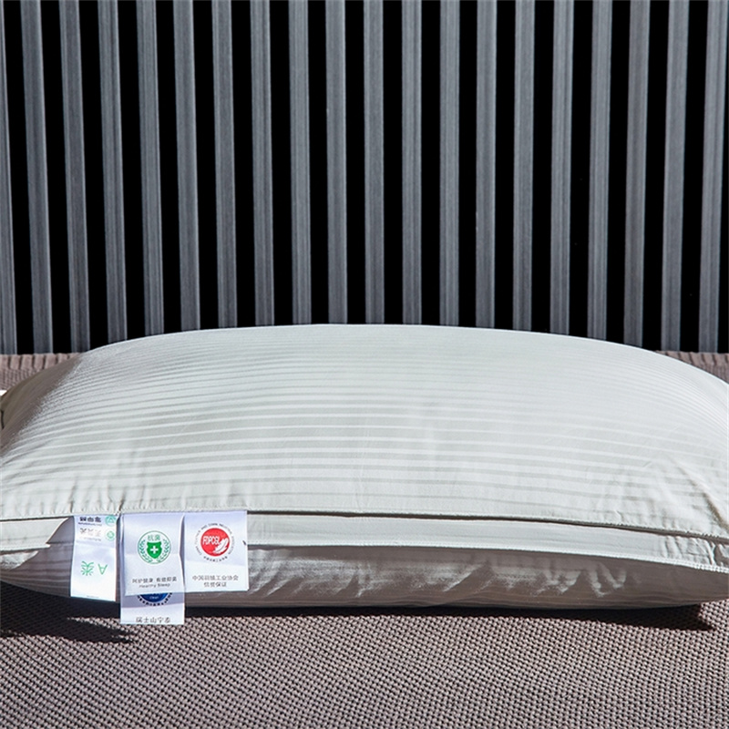 Duck Down Kolme kerrosta täytetyyny Sateen Stripe Tyyny Duck Down Kolme kerrosta täytetyyny Sateen Stripe Tyyny